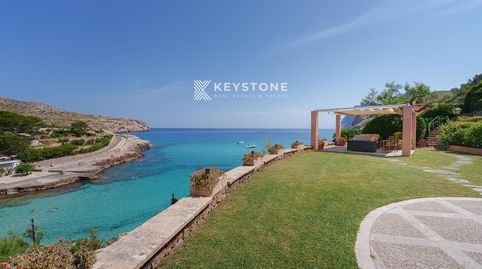 Villa privada de lujo frente al mar con piscina y vistas en Cala Sant Vicenç, image 4