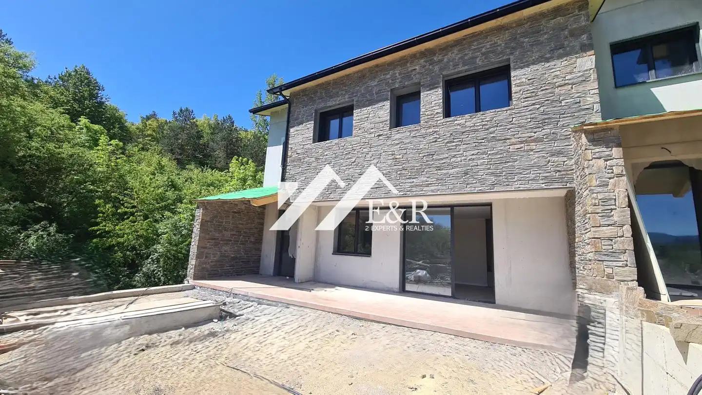 Vista exterior de Casa o xalet en venda en Montferrer i Castellbò amb Jardí privat, Terrassa i Piscina