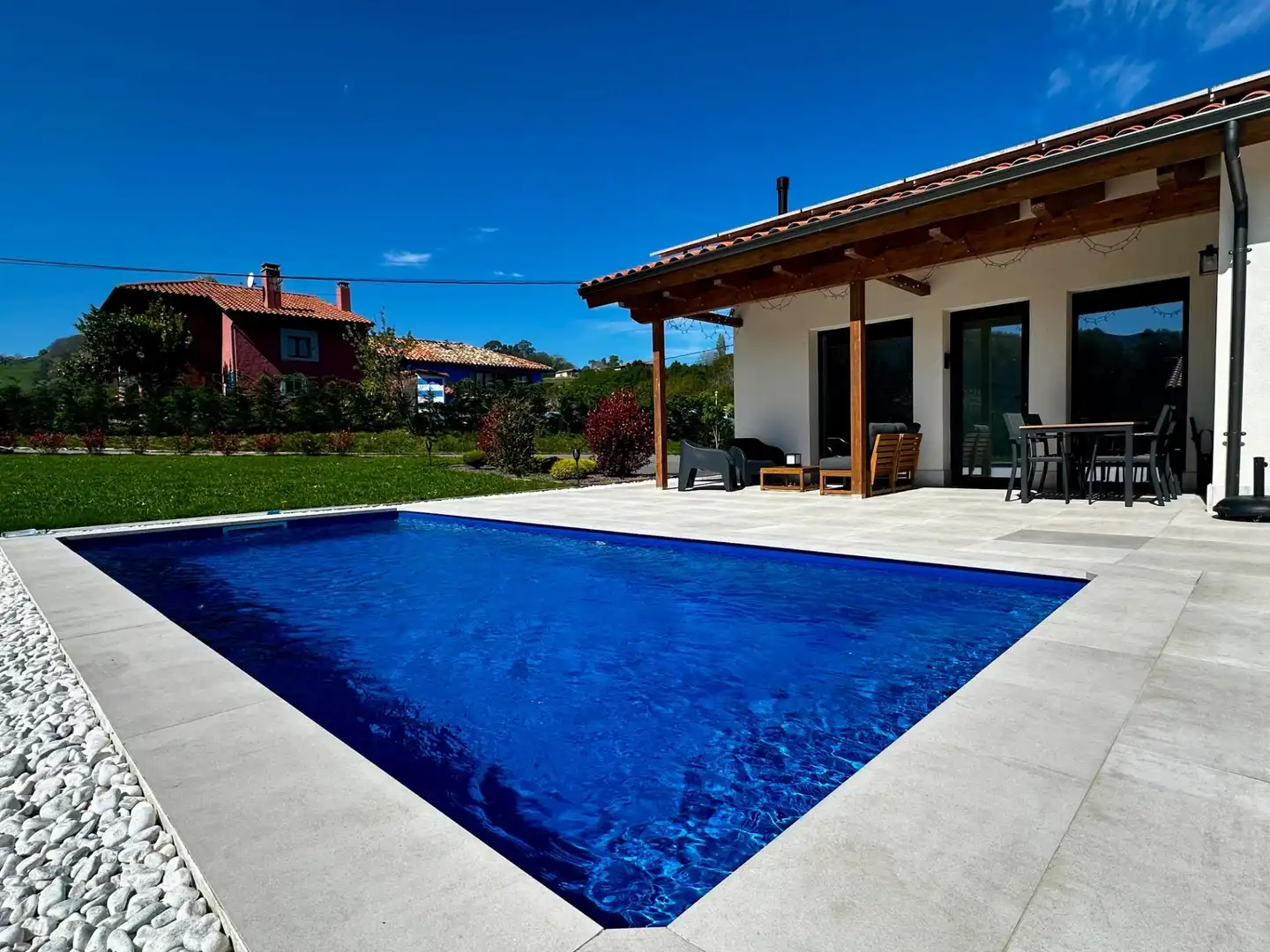 Piscina de Casa o chalet en venta en Ribadesella con Aire acondicionado, Calefacción y Jardín privado