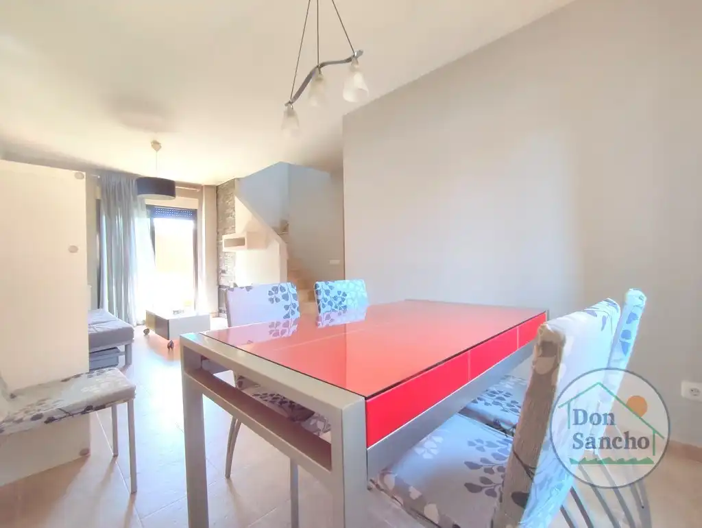 Comedor de Casa adosada en venta en Viana de Cega con Calefacción, Jardín privado y Terraza