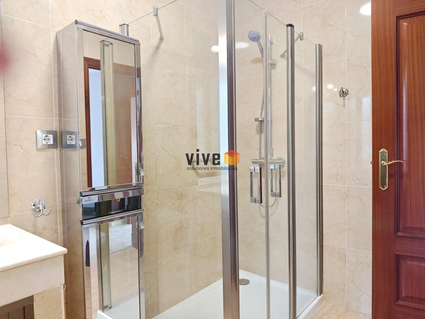 Badezimmer von Wohnung zur Miete in Sevilla mit Klimaanlage, Heizung und Terrasse