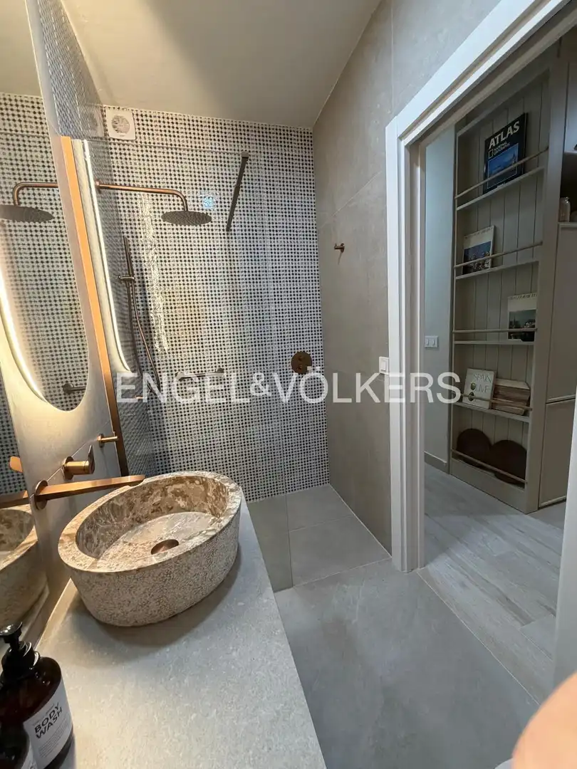 Badezimmer von Erdgeschoss zur Miete in Sevilla mit Klimaanlage, Heizung und Möbliert