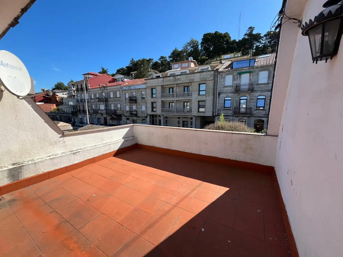 Terrassa de Casa o xalet en venda en Vigo  amb Calefacció, Jardí privat i Parquet