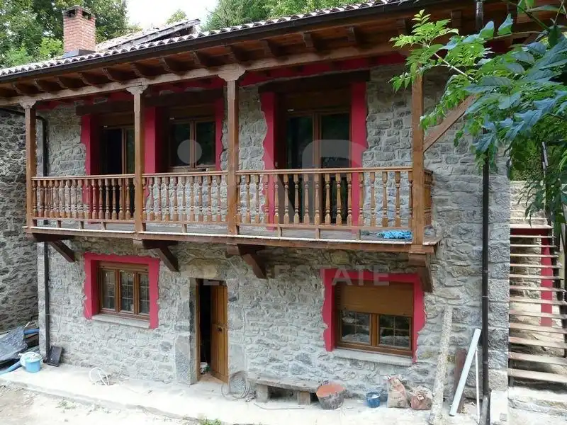 Vista exterior de Finca rústica en venda en Oseja de Sajambre amb Calefacció