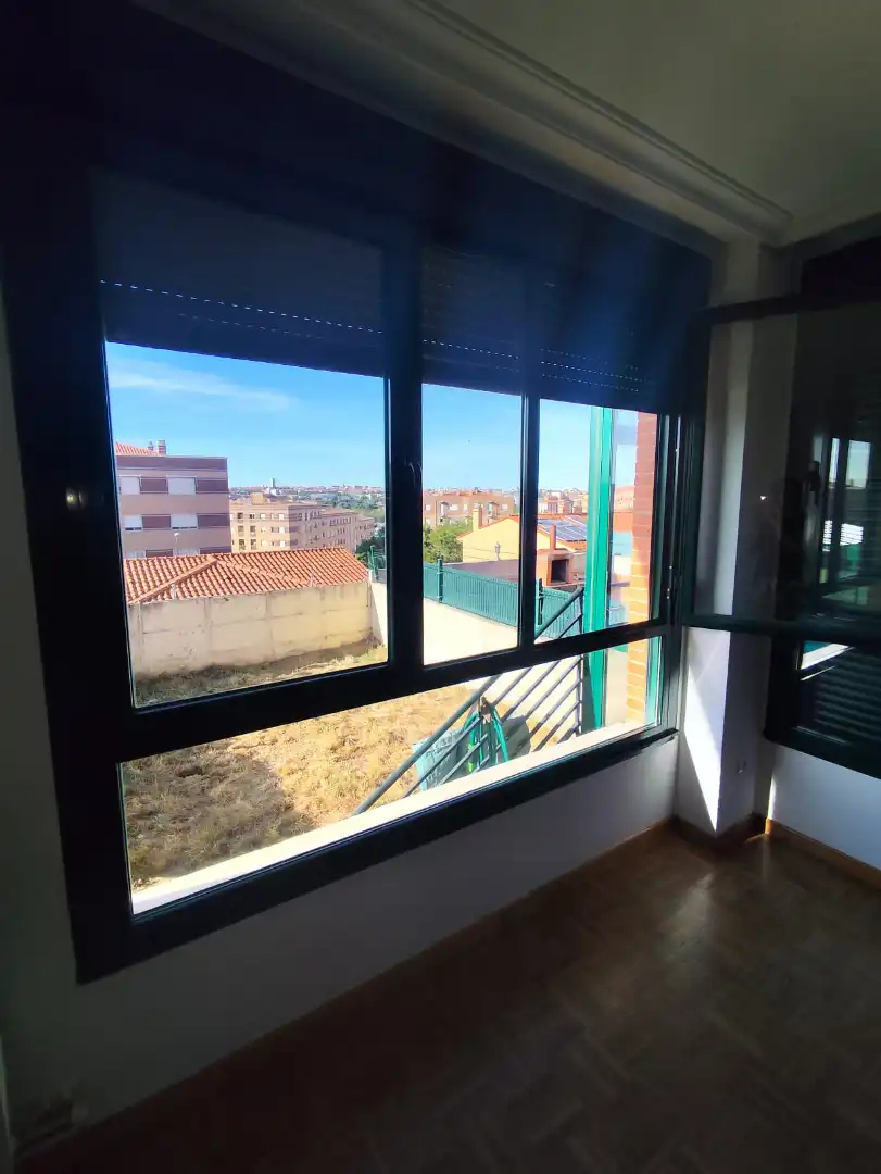 Einfamilien-Reihenhaus zur Miete in Calle Juan Bautista de Toledo, Tejares - Chamberí - Alcades