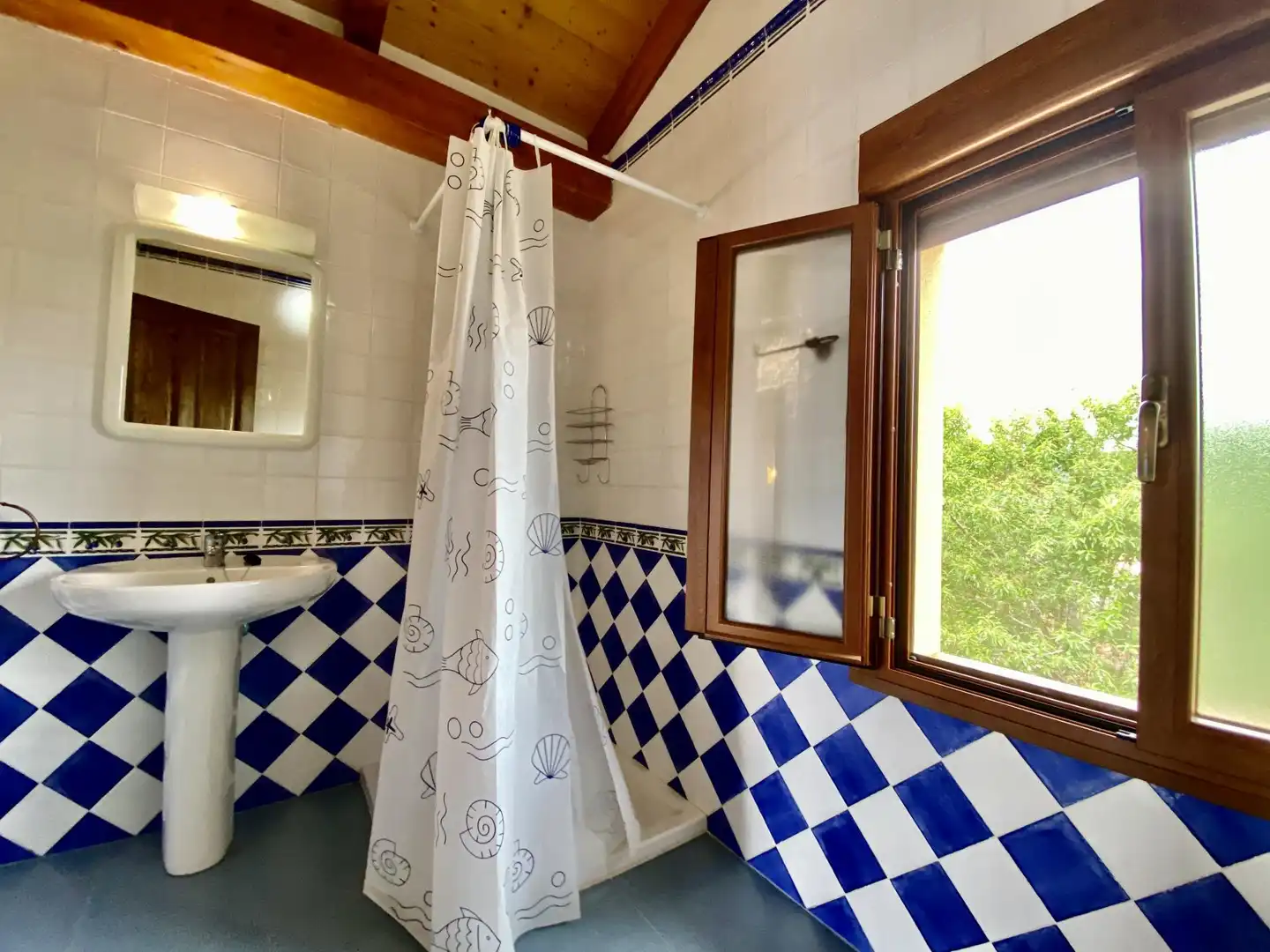 Baño de Casa o chalet en venta en Los Cortijos  con Calefacción, Terraza y Trastero