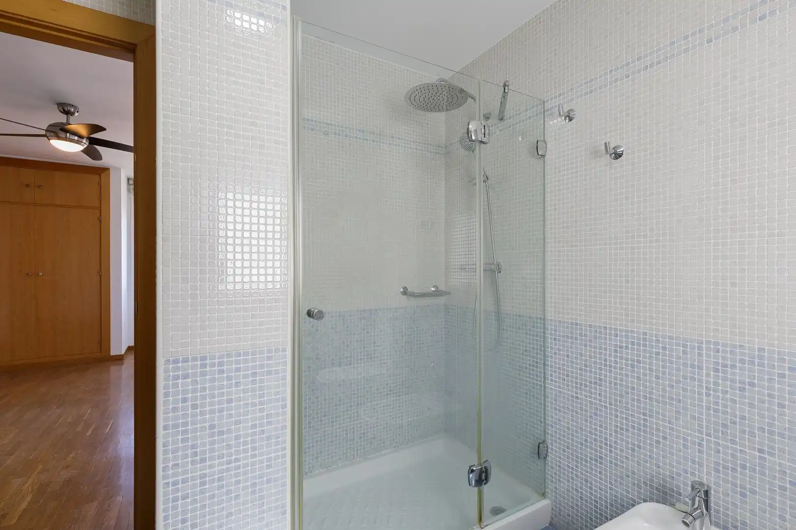 Baño de Casa o chalet en venta en La Zubia con Calefacción, Jardín privado y Terraza