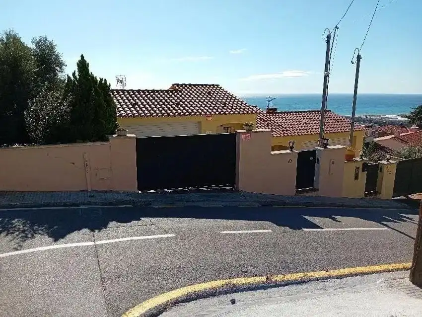 Adosado con piscina en venta en Carrer PEIXOS 10, imagen 2