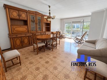 Piso con balcón en venta en Casco Urbano