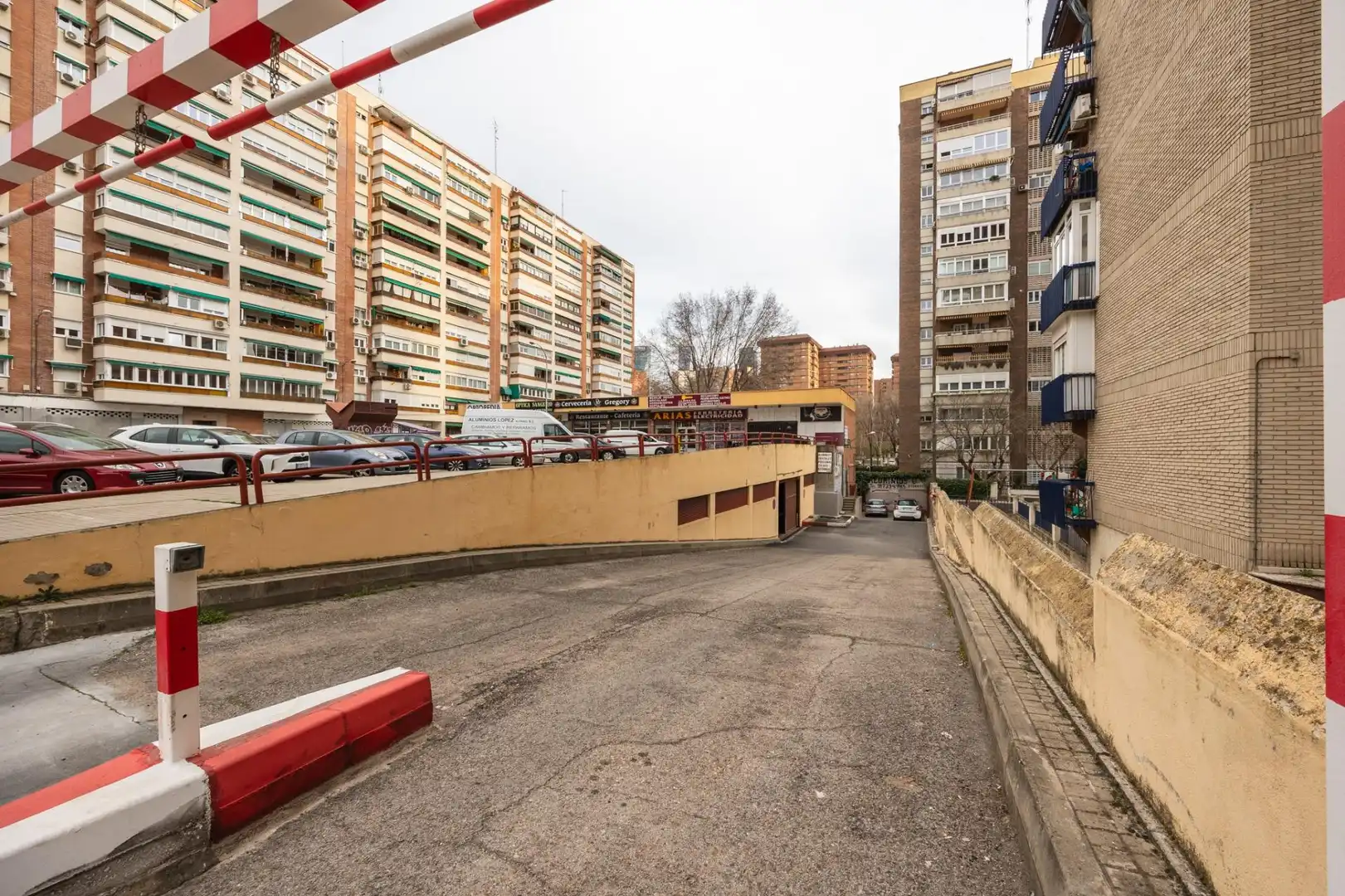 Parking of Flat for rent in Madrid  with Parquet flooring and Terrace