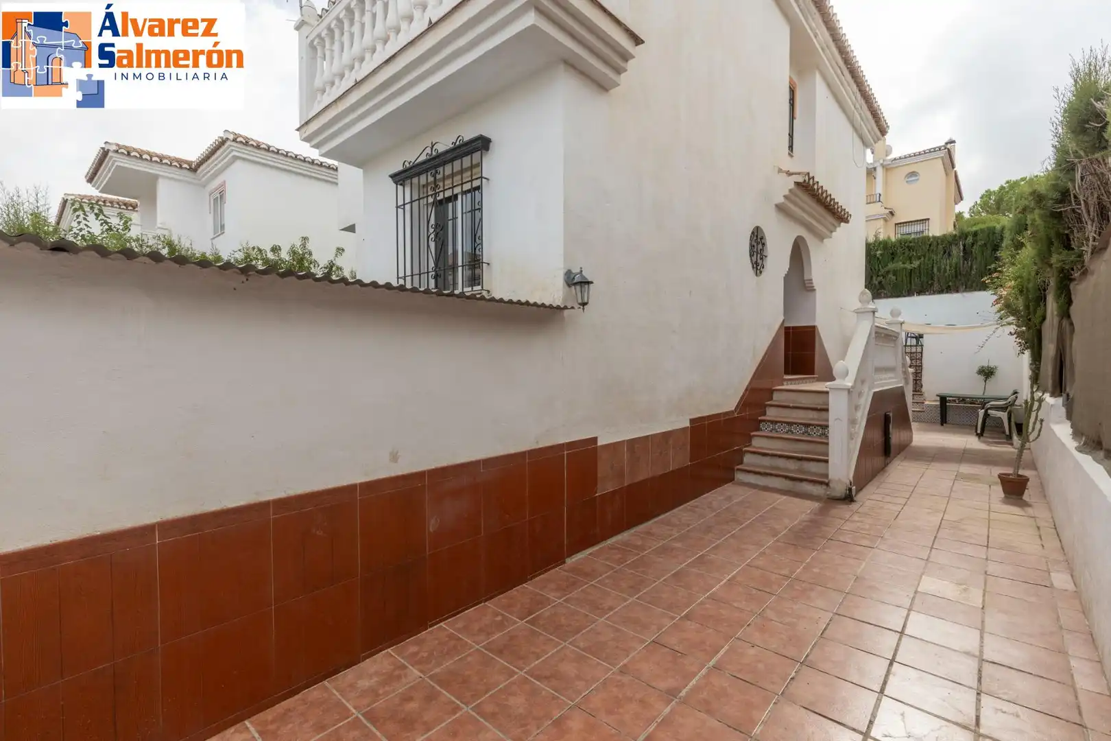 Exterior view of Houses for sale in Altos de la Zubia