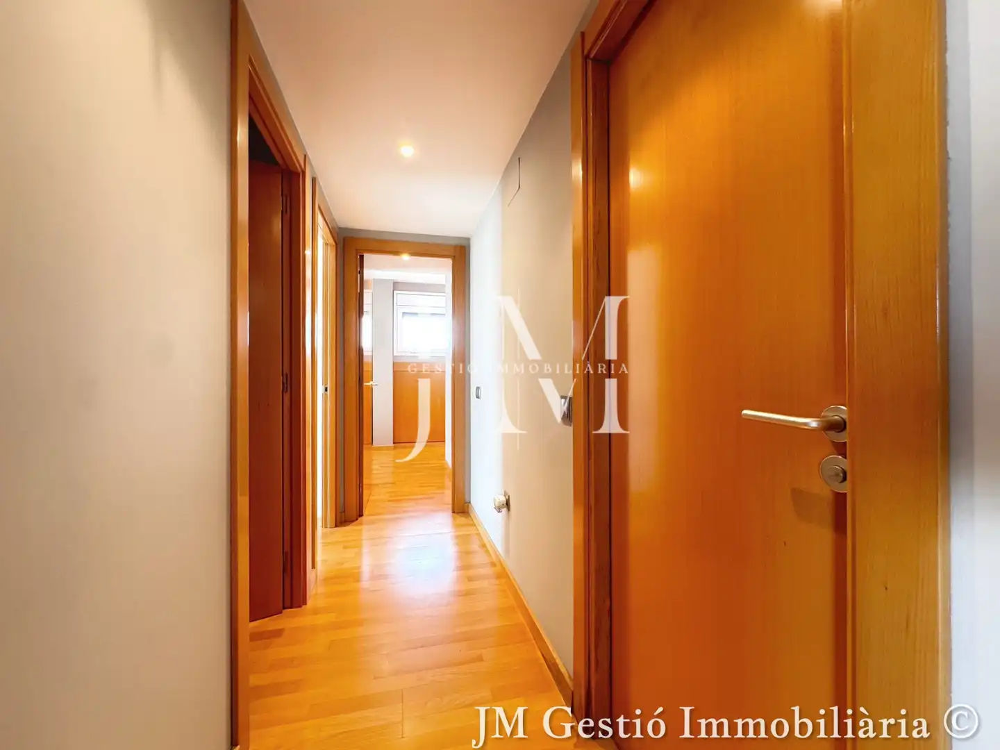 Wohnung zum Verkauf in Terrassa mit Klimaanlage, Heizung und Parkett
