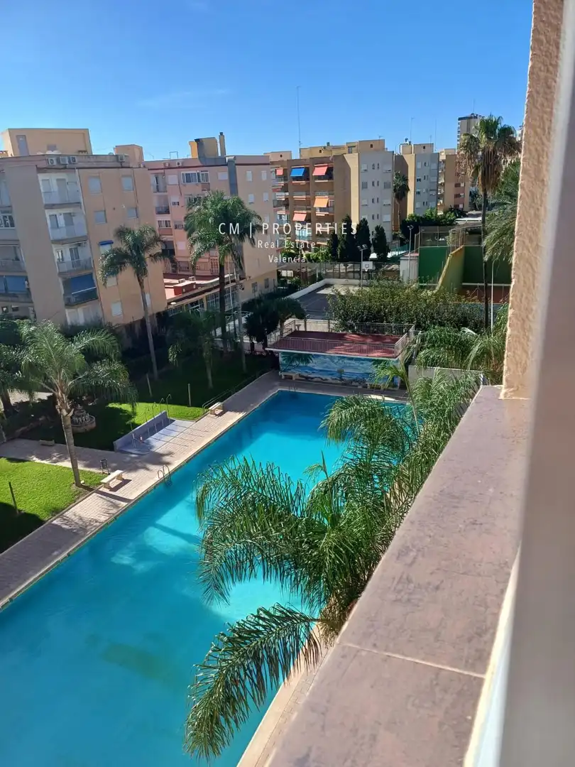 Piso con terraza en alquiler en Caravel-Les 1
