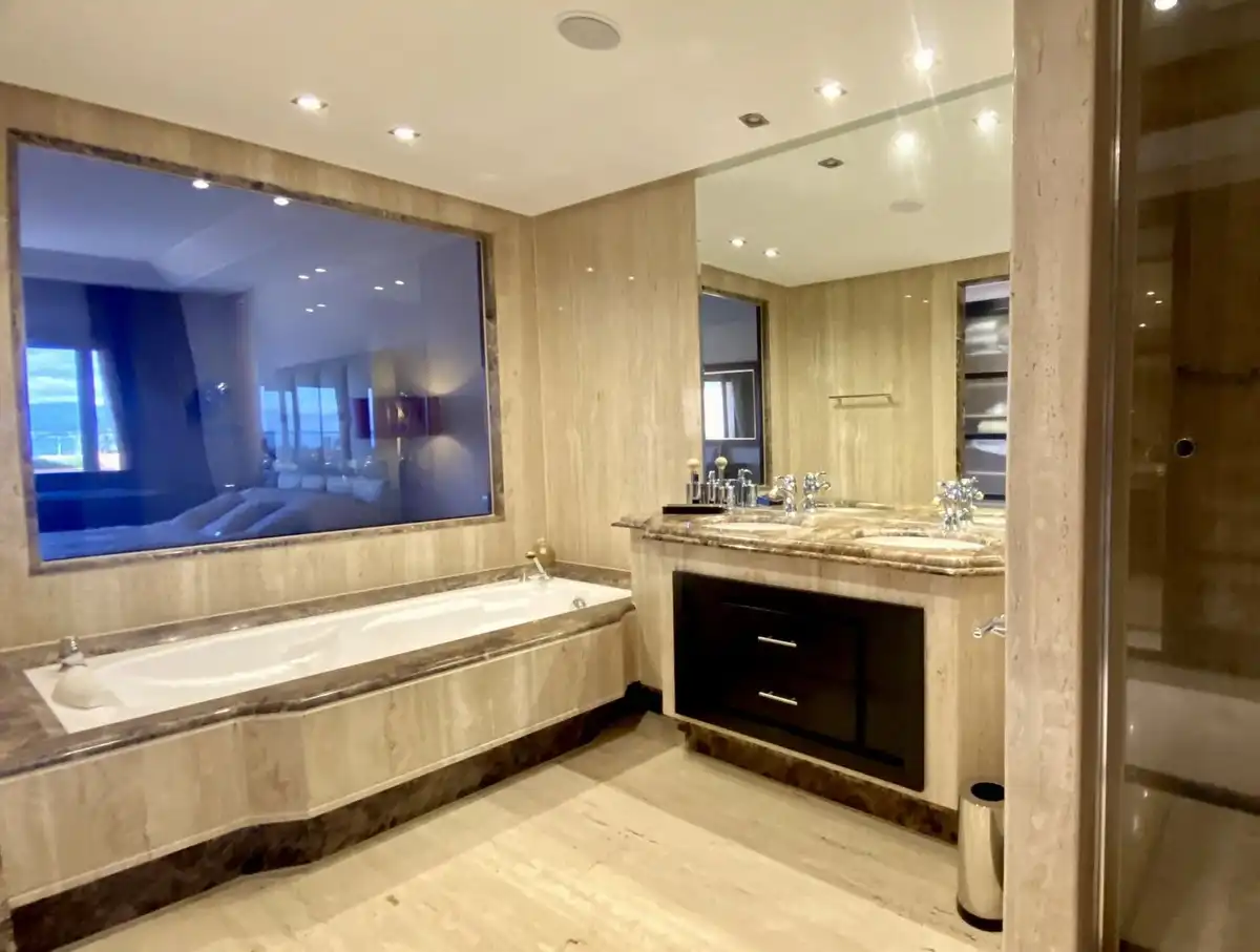 Baño de Ático en venta en Marbella con Aire acondicionado, Terraza y Sauna