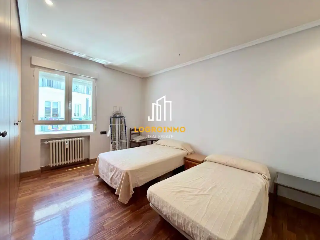 Bedroom of Flat for rent in  Logroño  with Air Conditioner, Heating and Terrace