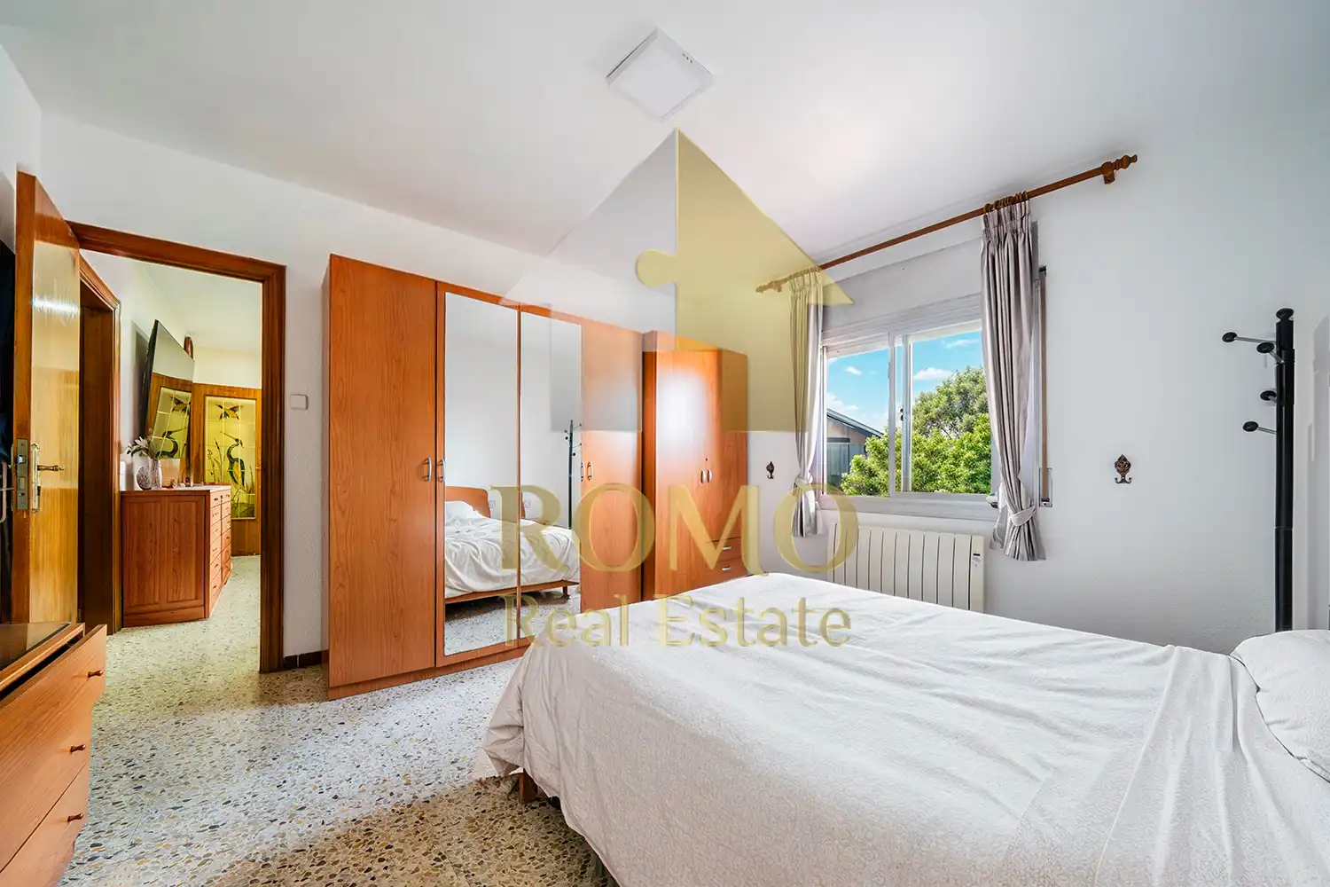 Vista exterior de Piso en venta en Santa Perpètua de Mogoda con Aire acondicionado, Calefacción y Balcón