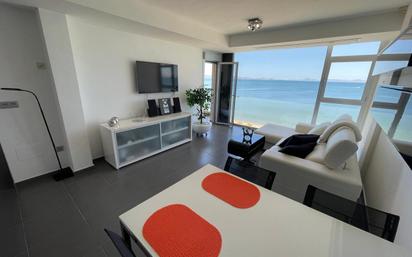 Sala d'estar de Apartament en venda en La Manga del Mar Menor amb Aire condicionat, Terrassa i Piscina