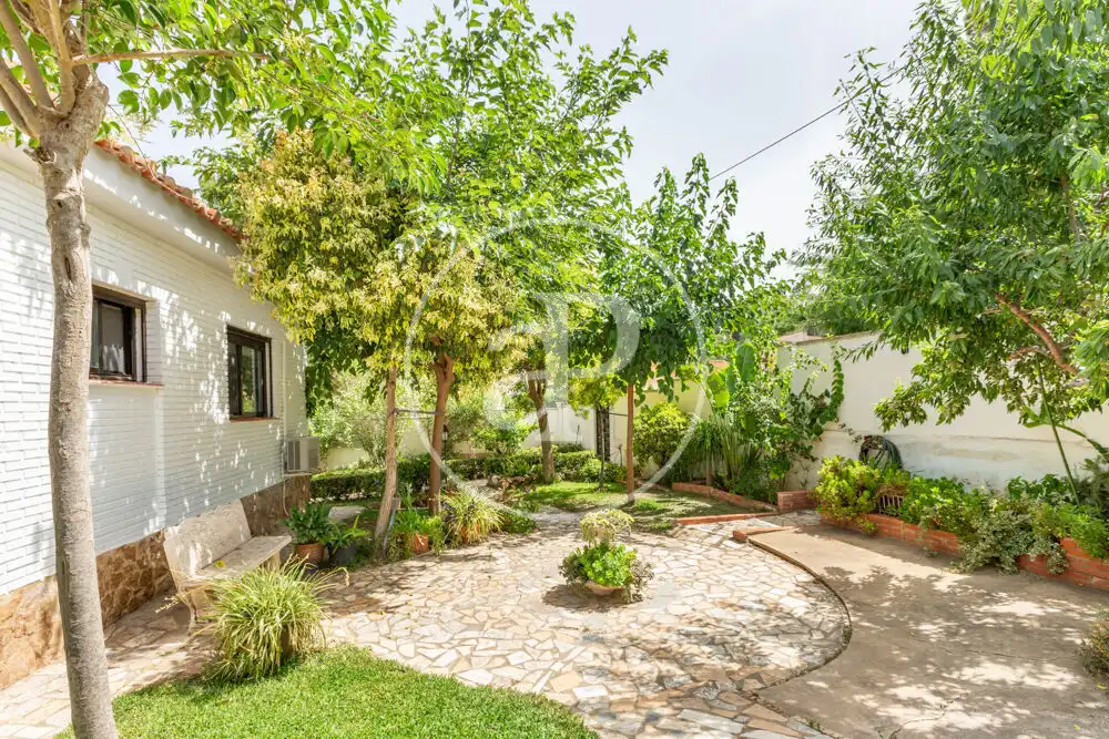 Jardín de Casa o chalet en venta en Chiva con Aire acondicionado, Calefacción y Jardín privado