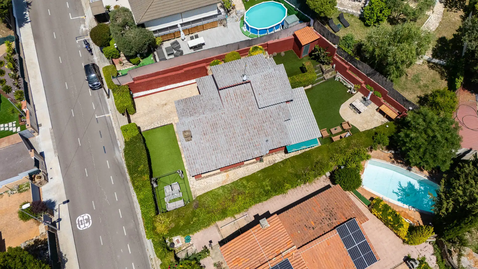 Vista exterior de Casa o xalet en venda en Castellar del Vallès amb Aire condicionat, Calefacció i Jardí privat