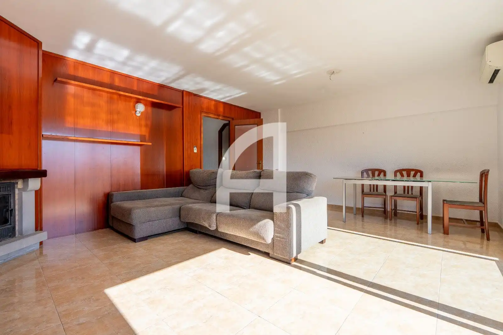 Sala de estar de Casa adosada en venta en Molins de Rei, Barcelona