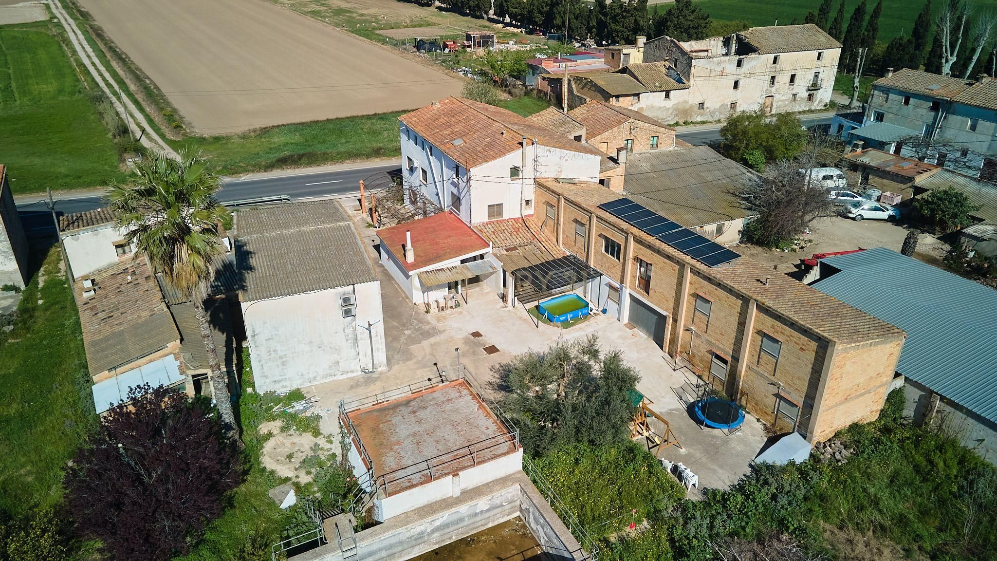 Vista exterior de Casa o xalet en venda en Tortosa amb Aire condicionat, Piscina i Forn