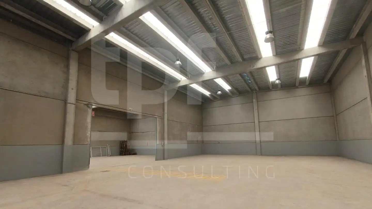 Industrial building to rent in Avinguda dels Fusters, imagen 2