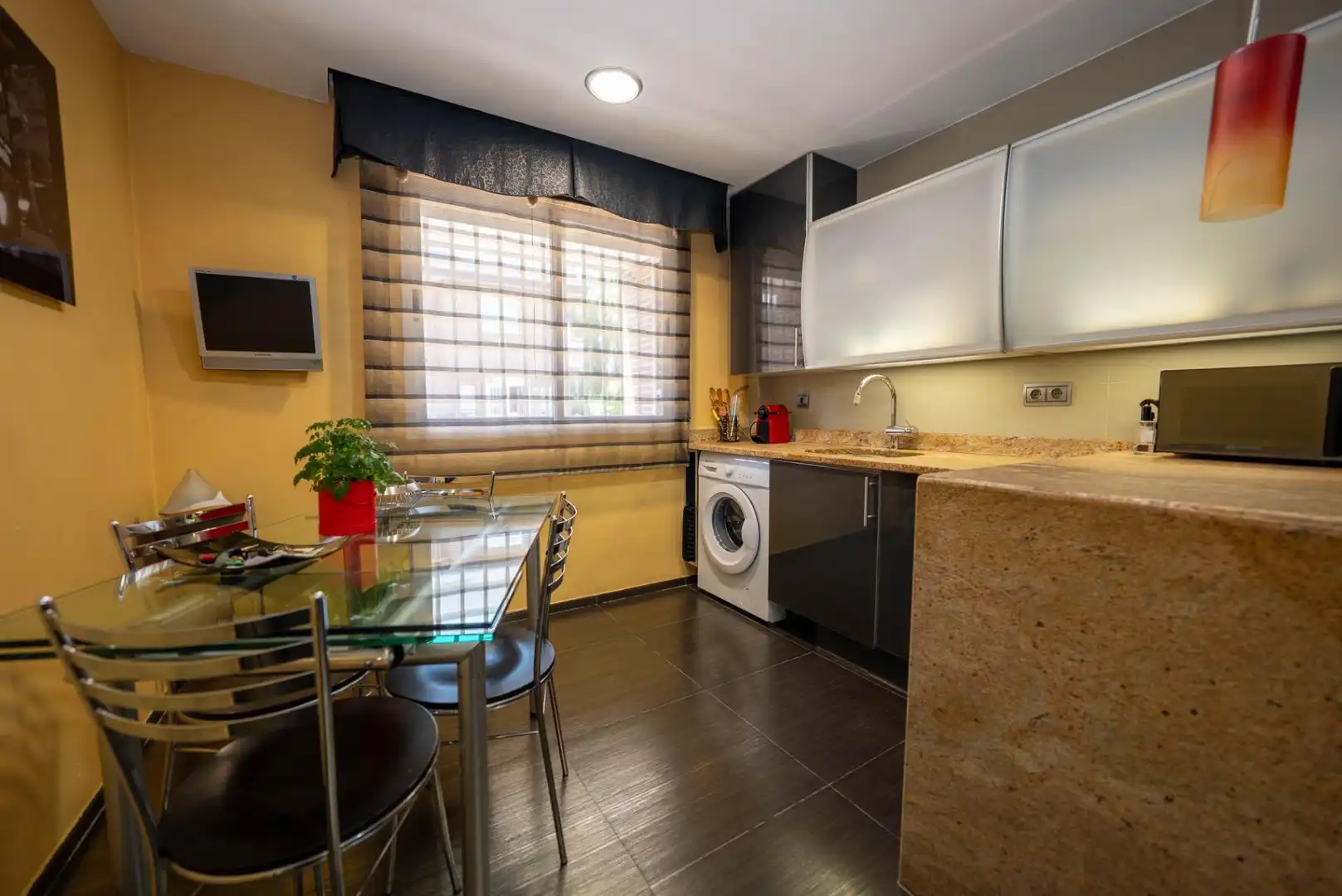 Cocina de Casa adosada en venta en Leganés con Aire acondicionado, Calefacción y Jardín privado