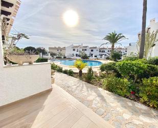 Vista exterior de Casa o xalet de lloguer en Orihuela amb Aire condicionat, Piscina i Balcó