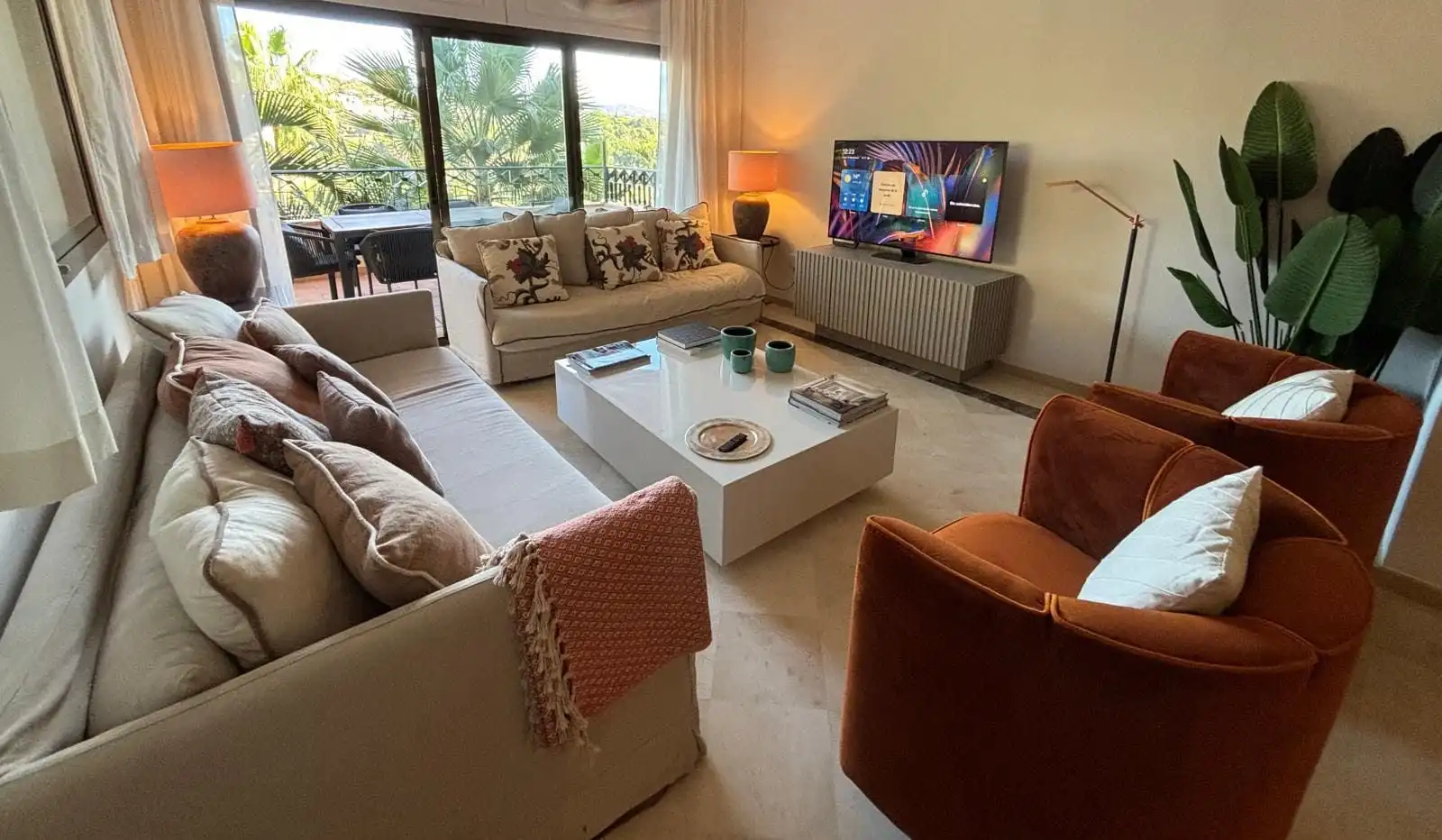 Sala d'estar de Apartament de lloguer en Marbella amb Calefacció, Jardí privat i Terrassa