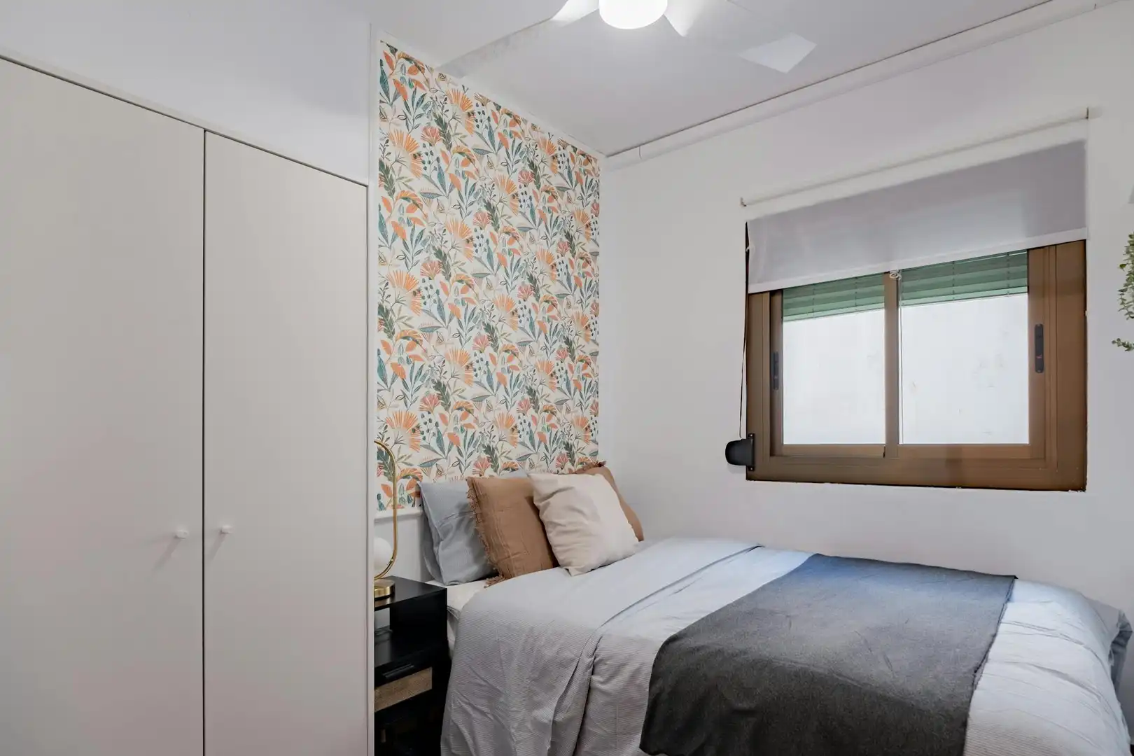 Bedroom of Flat for share in  Valencia Capital  with Washing machine
