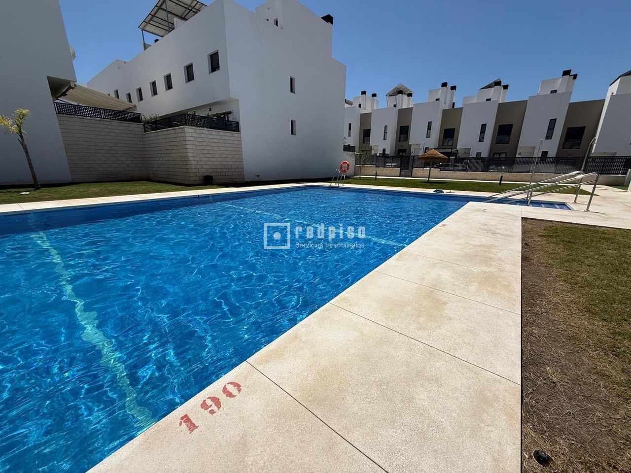 Piscina de Casa o xalet en venda en Alhaurín de la Torre amb Aire condicionat, Terrassa i Traster