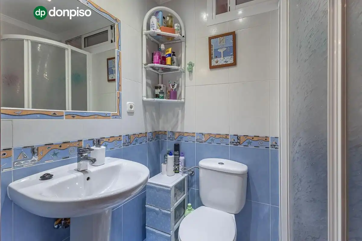 Baño de Piso en venta en Granada con Alarma