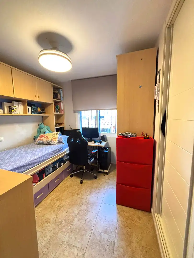 Habitación de Casa adosada en venta en Alhaurín de la Torre con Aire acondicionado, Calefacción y Jardín privado