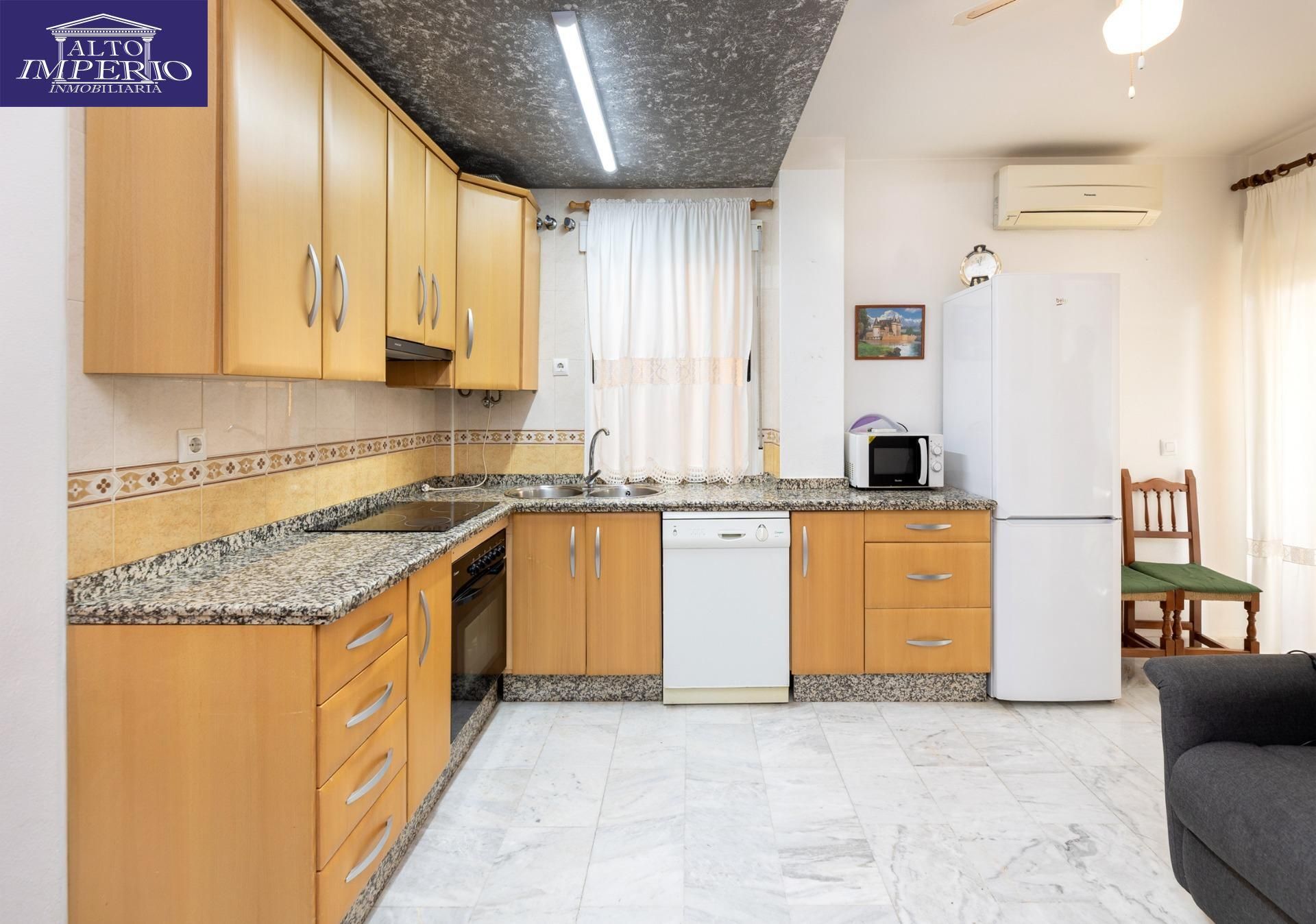 Cuina de Pis en venda en Churriana de la Vega amb Terrassa