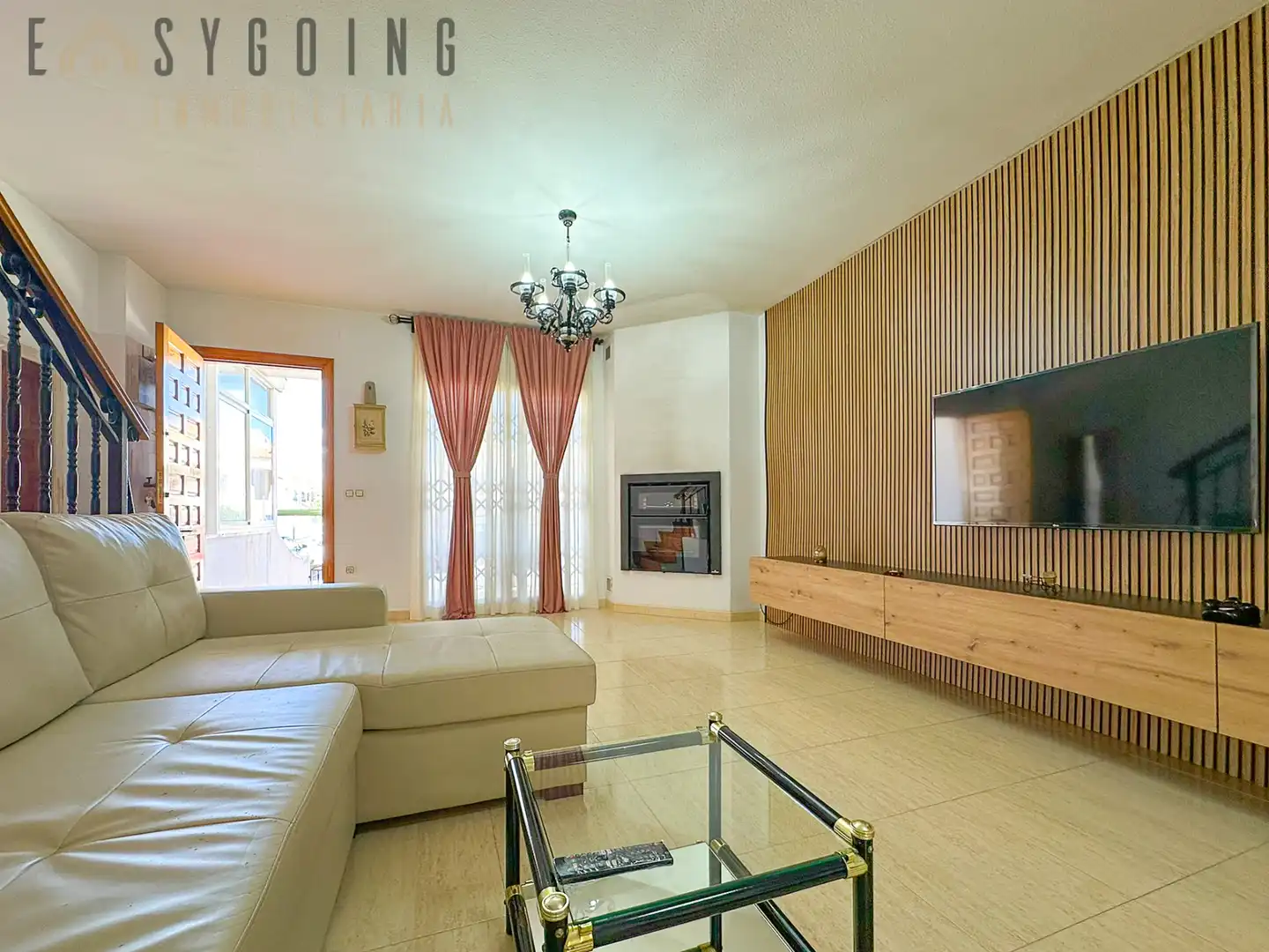 Wohnzimmer von Einfamilien-Reihenhaus zum Verkauf in Santa Pola mit Klimaanlage, Terrasse und Gemeinschaftspool