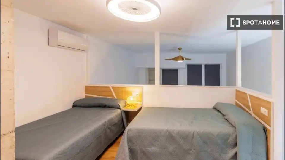 Bedroom of Flat for rent in Valencia  with Air Conditioner, Heating and Furnished