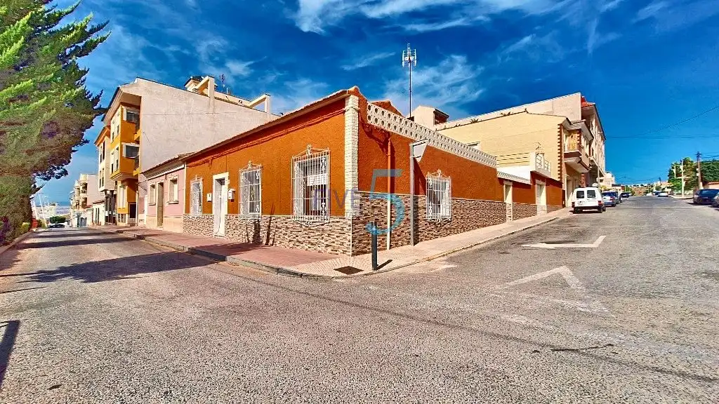 House with terrace for sale in Benijófar