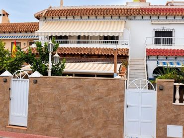 Bungalow con balcón en venta en Avenida ALFREDO NOBEL 193