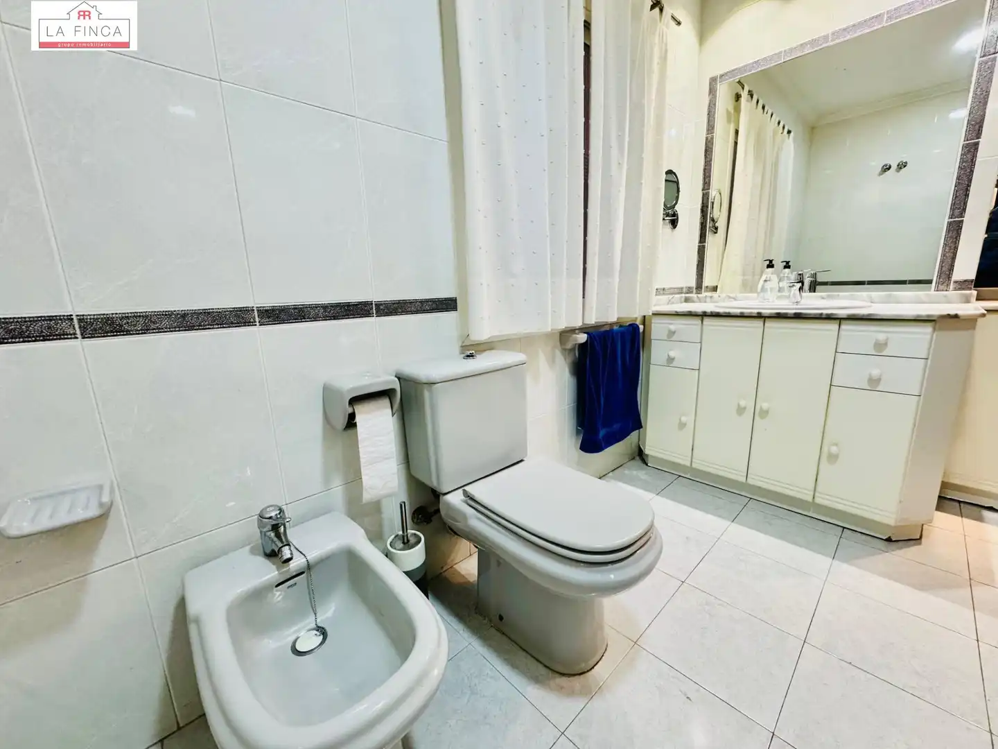 Bathroom of Flat for sale in Málaga  with Air Conditioner and Parquet flooring