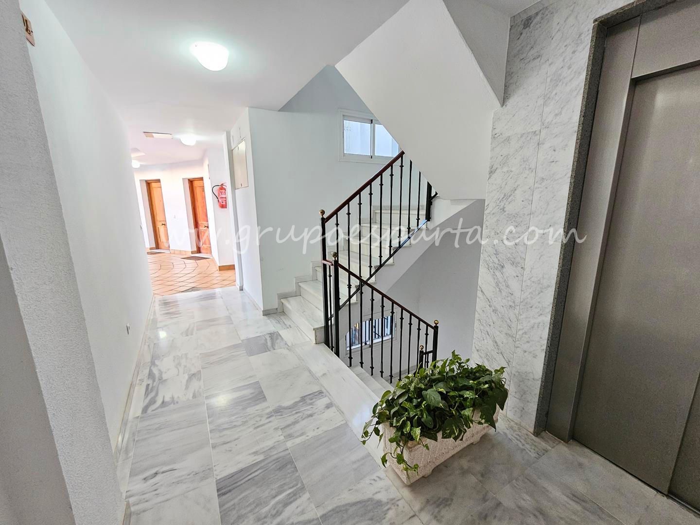 Pis en venda en Sanlúcar la Mayor amb Aire condicionat, Terrassa i Traster