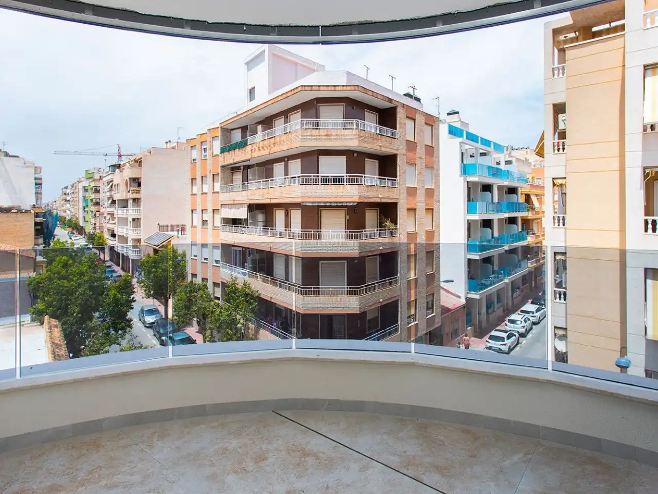 Flat with pool for sale in Calle Ramón Gallud 164, imagen 2