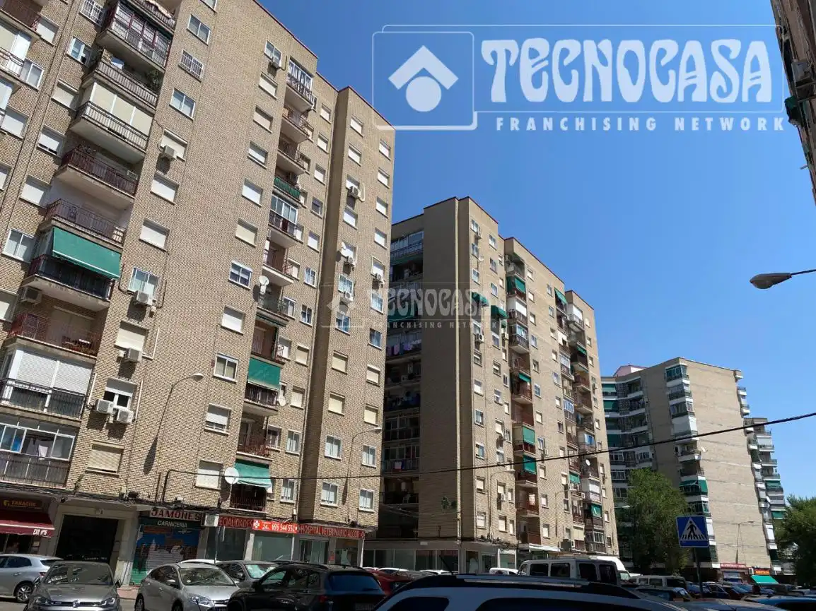 Vista exterior de Piso en venta en Alcalá de Henares con Calefacción