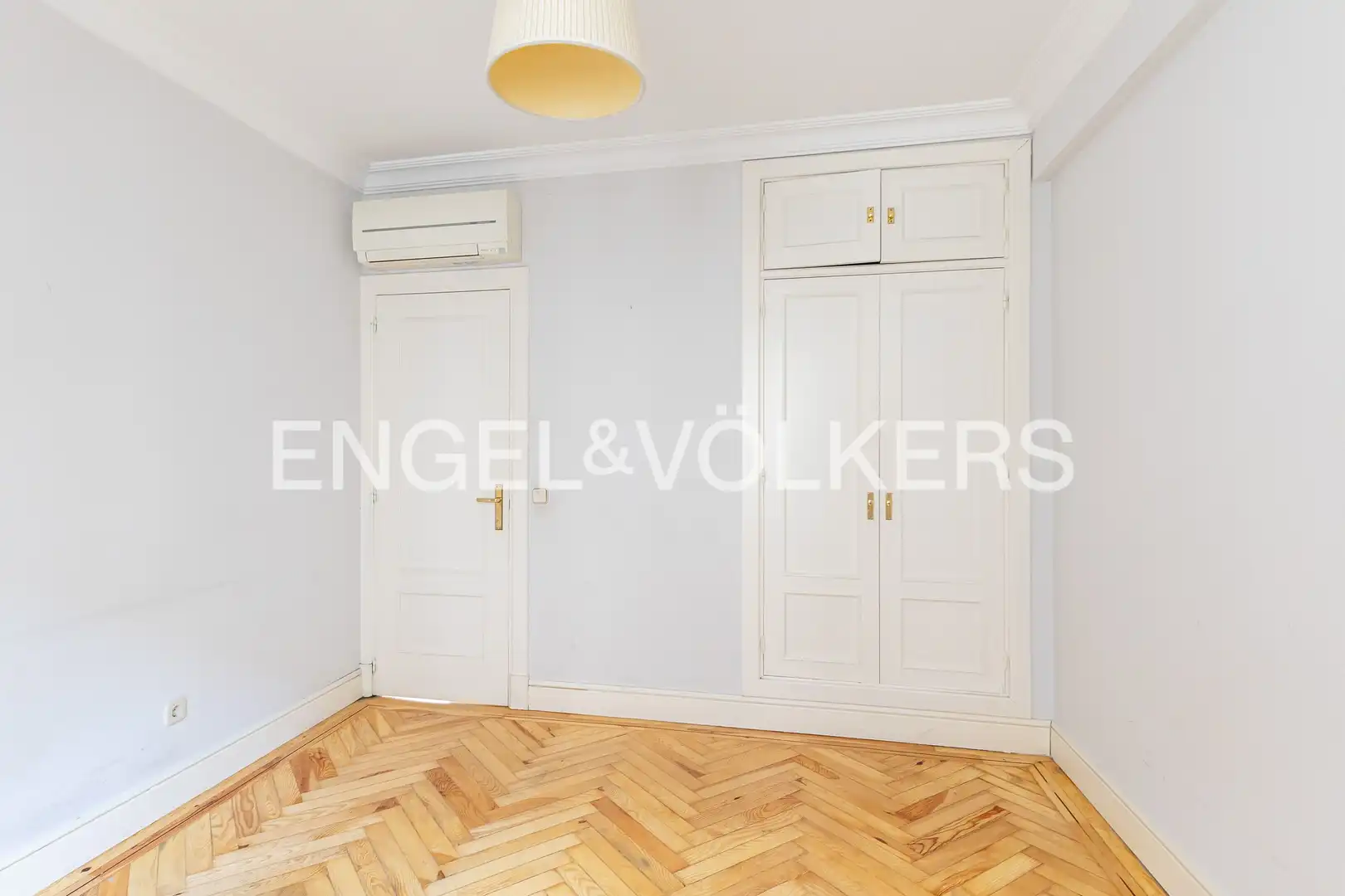 Habitación de Piso en venta en Madrid con Calefacción, Terraza y Trastero