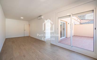 Exterior view of Flat for sale in Figueres  with Air Conditioner and Terrace