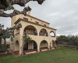 Vista exterior de Casa o xalet en venda en Torredembarra amb Calefacció, Jardí privat i Terrassa