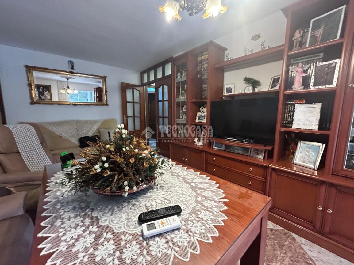 Sala d'estar de Pis en venda en Lucena amb Aire condicionat i Calefacció