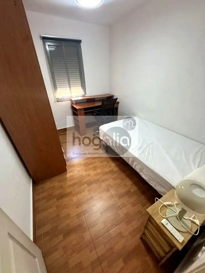 Bedroom of Flat for rent in Sevilla  with Storage room and Furnished