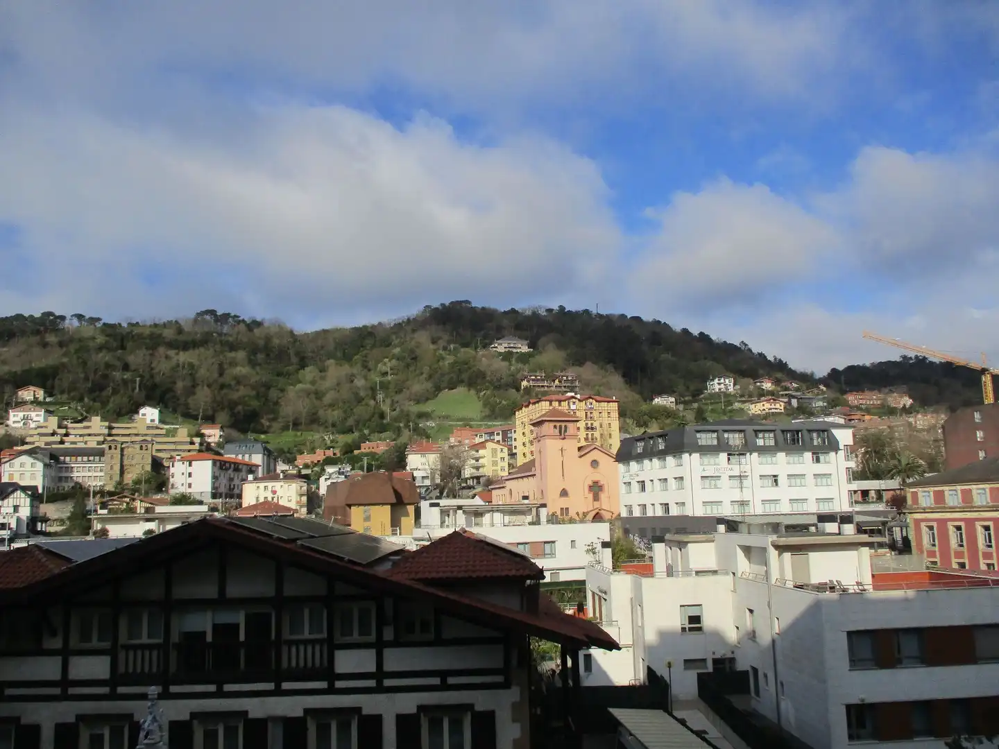 Vista exterior de Pis en venda en Donostia - San Sebastián  amb Calefacció, Terrassa i Traster