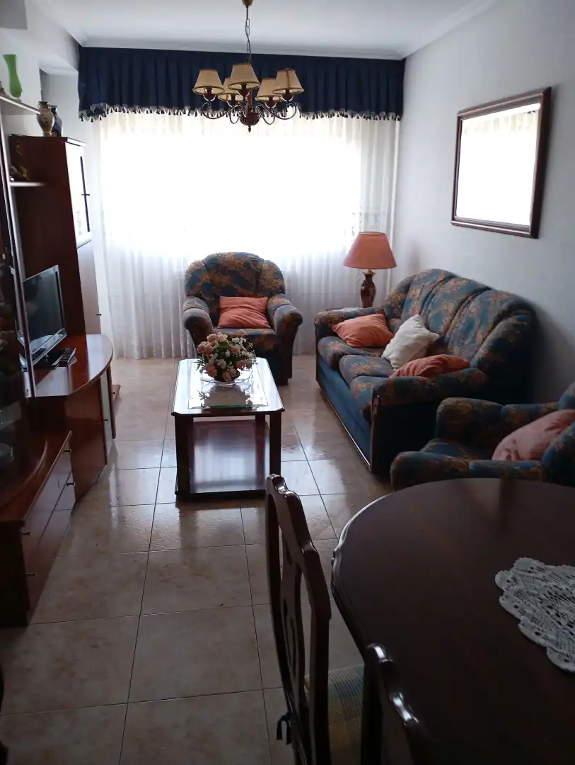 Sala de estar de Piso en venta en Meruelo con Calefacción, Terraza y Amueblado