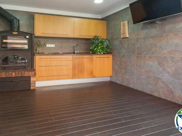 Detached house with pool for sale in Gran Via de Pau Casals